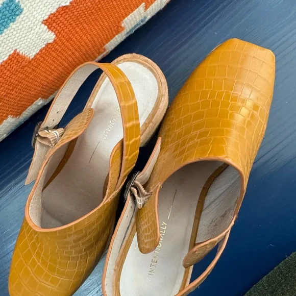 Intentionally Blank Women’s Tan Croc-Embossed Leather Square Toe Heels Size 8 - Picture 3 of 7